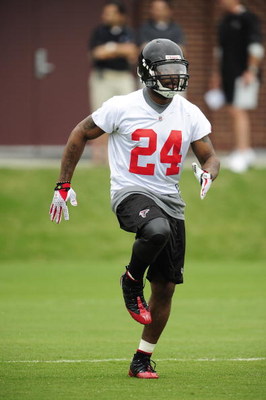 FLOWERY BRANCH, GA - MAY 9: Safety William Moore #24 of the Atlanta Falcons works out during minicamp at the Falcons Complex on May 9, 2009 in Flowery Branch, Georgia. (Photo by Paul Abell/Getty Images)