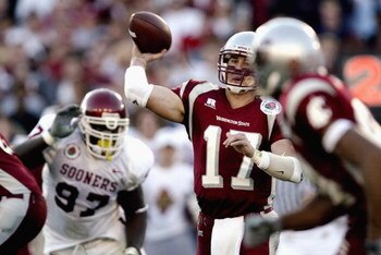 PASADENA, CA - JANUARY 1:  Quarterback Jason Gesser #17 of the WSU Cougars finds his receiver during the 89th Rose Bowl against the Oklahoma Sooners on January 1, 2003 at the Rose Bowl in Pasadena, California.  The University of Oklahoma Sooners defeated 