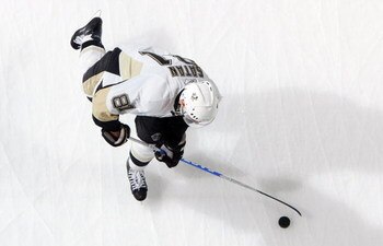 UNIONDALE, NY - FEBRUARY 16:  Miroslav Satan #18 of the Pittsburgh Penguins warms up before playing the New York Islanders on February 16, 2009 at Nassau Coliseum in Uniondale, New York.  (Photo by Jim McIsaac/Getty Images)