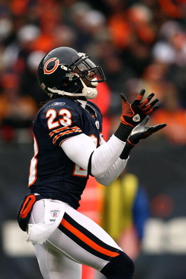 CHICAGO - NOVEMBER 09: Devin Hester #23 of the Chicago Bears returns a kick against the Tennessee Titans at Soldier Field on November 9, 2008 in Chicago, Illinois. The Bears won 21-14. (Photo by Jonathan Ferrey/Getty Images)