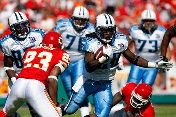 KANSAS CITY, MO - OCTOBER 19:  Running back Chris Johnson #28 of the Tennessee Titans carries the ball during the game against the Kansas City Chiefs on October 19, 2008 at Arrowhead Stadium in Kansas City, Missouri.  (Photo by Jamie Squire/Getty Images)