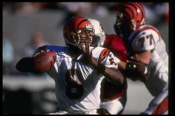 18 Dec 1994:  Quarterback Jeff Blake of the Cincinnati Bengals looks to pass the ball during a game against the Arizona Cardinals at Sun Devil Stadium in Tempe, Arizona.  The Cardinals won the game, 28-7. Mandatory Credit: Al Bello  /Allsport