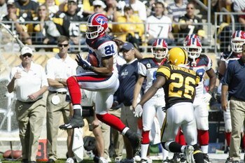 PITTSBURGH - SEPTEMBER 16:  Peerless Price #81 of the Buffalo Bills catches a pass against Deshea Townsend #26 of the Pittsburgh Steelers on September 16, 2007 at Heinz Field in Pittsburgh, Pennsylvania. The Steelers won 26-3. (Photo by Rick Stewart/Getty
