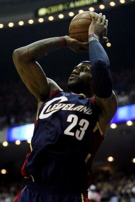 ORLANDO, FL - MAY 26:  LeBron James #23 of the Cleveland Cavaliers shoots against the Orlando Magic in Game Four of the Eastern Conference Finals during the 2009 NBA Playoffs at the Amway Arena on May 26, 2009 in Orlando, Florida. NOTE TO USER: User expre