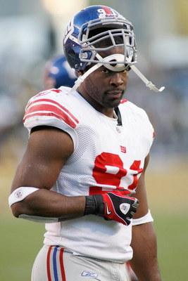 PITTSBURGH - OCTOBER 26: Justin Tuck #91 of the New York Giants walks on the field during the game against the Pittsburgh Steelers at Heinz Field on October 26, 2008 in Pittsburgh, Pennsylvania. (Photo by: Rick Stewart/Getty Images)