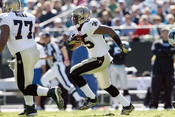 CHARLOTTE, NC - OCTOBER 19:  Reggie Bush #25 of the New Orleans Saints carries the ball during the game against the Carolina Panthers at Bank of America Stadium on October 19, 2008 in Charlotte, North Carolina.  (Photo by Kevin C. Cox/Getty Images)