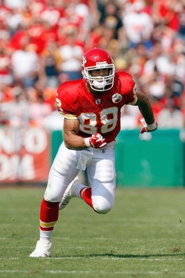 KANSAS CITY - SEPTEMBER 28:  Tony Gonzalez #88 of the Kansas City Chiefs runs up the field during the game against the Denver Broncos on September 28, 2008 at Arrowhead Stadium in Kansas City, Missouri. The Chiefs defeated the Broncos 33-19.  (Photo by: J