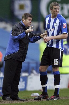 SHEFFIELD, UNITED KINGDOM - MARCH 29:  Sheffield manager Brian Laws (L) speaks to his player Mark Beevers during the Coca-Cola Championship match between Sheffield Wednesday and Stoke City at Hillsborough on March 29, 2008 in Sheffield, England. (Photo by