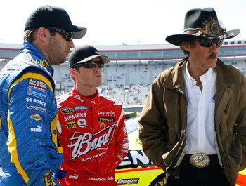 BRISTOL, TN - MARCH 21: Elliott Sadler (L) driver of the #19 Best Buy Dodge talks with Kasey Kahne (C) driver of the #9 Budweiser Dodge and Racing Legend Richard Petty during practice for the NASCAR Sprint Cup Series Food City 500 at Bristol Motor Speedwa