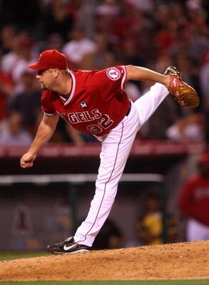 ANAHEIM, CA - MAY 13:  Pitcher Matt Palmer #32 of the Los Angeles Angels of Anaheim throws a pitch against the Boston Red Sox on May 13, 2009 at Angel Stadium in Anaheim, California.  The Angels won 8-4.   (Photo by Stephen Dunn/Getty Images)