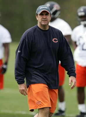 LAKE FOREST, IL - MAY 4:  The new defensive coordinator Bob Babich of the Chicago Bears watches players during a rookie mini-camp practice at Halas Hall May 4, 2007 in Lake Forest, Illinois.  (Photo by Jonathan Daniel/Getty Images)