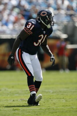 CHARLOTTE, NC - SEPTEMBER 14:  Nathan Vasher #31 of the Chicago Bears looks on during the game against the Carolina Panthers at Bank of America Stadium on September 14, 2008 in Charlotte, North Carolina. (Photo by Kevin C. Cox/Getty Images)