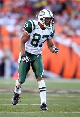 CINCINNATI - OCTOBER 21: Laveranues Coles #87 of the New York Jets gets ready to move at the snap during the NFL game against the Cincinnati Bengals on October 21, 2007 at Paul Brown Stadium in Cincinnati, Ohio. (Photo by Andy Lyons/Getty Images)