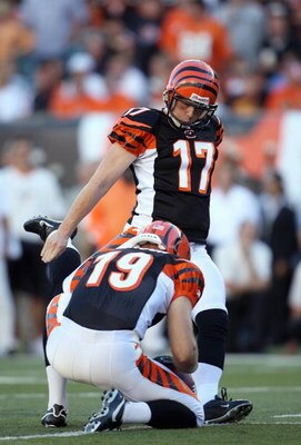 CINCINNATI - OCTOBER 21: Shayne Graham #17 of the Cincinnati Bengals kicks a field goal during the NFL game against the New York Jets on October 21, 2007 at Paul Brown Stadium in Cincinnati, Ohio. (Photo by Andy Lyons/Getty Images)