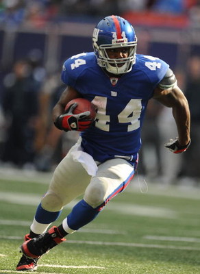 EAST RUTHERFORD, NJ - OCTOBER 05:  Ahmad Bradshaw #44 of the New York Giants plays against the Seattle Seahawks during their game on October 5, 2008 at Giants Stadium in East Rutherford, New Jersey.  (Photo by Al Bello/Getty Images)