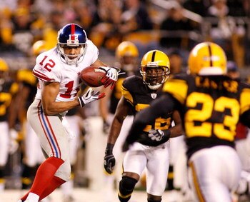 PITTSBURGH - OCTOBER 26: Steve Smith #12 of the New York Giants makes a catch between Deshea Townsend #26 and Tyrone Carter #23 of the Pittsburgh Steelers on October 26, 2008 at Heinz Field in Pittsburgh, Pennsylvania. The Giants won 21-14. (Photo by Rick