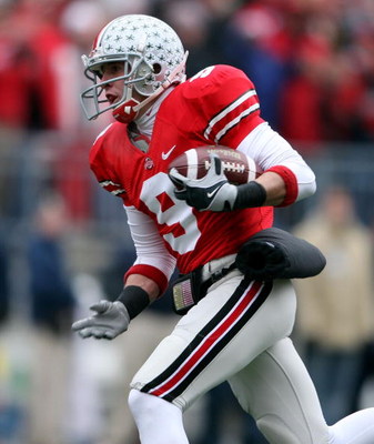 COLUMBUS, OH - NOVEMBER 22: Brian Hartline #9 of the Ohio State Buckeyes catches a pass for a touchdown during the Big Ten Conference game against the Michigan Wolverines at Ohio Stadium on November 22, 2008 in Columbus, Ohio. (Photo by Andy Lyons/Getty