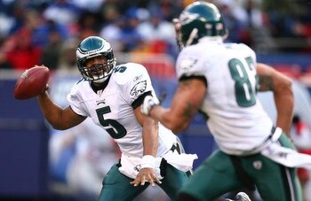 EAST RUTHERFORD, NJ - DECEMBER 07:  Donovan McNabb #5 of the Philadelphia Eagles looks to pass to L.J. Smith #82 against the New York Giants during their game on December 7, 2008 at Giants Stadium in East Rutherford, New Jersey.  (Photo by Al Bello/Getty 