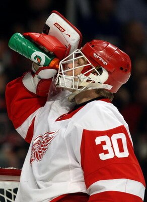 CHICAGO - MAY 22:  Goalie Chris Osgood #30 of the Detroit Red Wings takes a drink of water during a stop in play against the Chicago Blackhawks during Game Three of the Western Conference Championship Round of the 2009 Stanley Cup Playoffs on May 22, 2009