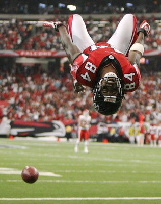 ATLANTA - SEPTEMBER 21:  Wide receiver Roddy White #84 of the Atlanta Falcons does a back-flip to celebrate his touchdown in the first quarter against the Kansas City Chiefs at Georgia Dome on September 21, 2008 in Atlanta, Georgia. The Falcons defeated t