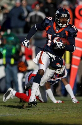 DENVER - DECEMBER 21:  Wide receiver Eddie Royal #19 of the Denver Broncos rushes 71 yards on an end around against the Buffalo Bills during NFL action at Invesco Field at Mile High on December 21, 2008 in Denver, Colorado. The Bills defeated the Broncos 