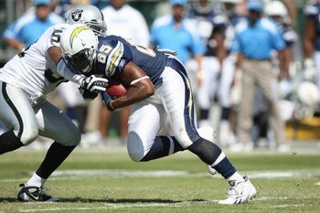 OAKLAND, CA - SEPTEMBER 28:  Antonio Gates #85 of the San Diego Chargers fights for yardage against Kalimba Edwards #58 of the Oakland Raiders during the game on September 28, 2008 at Oakland Coliseum in Oakland, California. (Photo by Jed Jacobsohn/Getty 