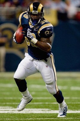 ST. LOUIS, MO - DECEMBER 21:  Steven Jackson #39 of the St. Louis Rams carries the ball during the game against the San Francisco 49ers at the Edward Jones Dome on December 21, 2008 in St. Louis, Missouri. The 49ers won 17-16. (Photo by Dilip Vishwanat/Ge