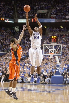 LEXINGTON, KY - JANUARY 21:  Jodie Meeks #23 of the Kentucky Wildcats makes a jumpshot against Frankie Sullivan #20 of the Auburn Tigers during the SEC game against the Auburn Tigers at Rupp Arena on January 21, 2009 in Lexington, Kentucky.  (Photo by And