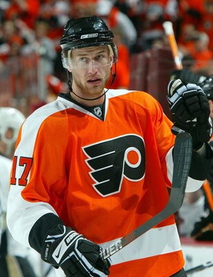 PHILADELPHIA - APRIL 19:  Jeff Carter #17 of the Philadelphia Flyers looks on against the Pittsburgh Penguins during Game Three of the Eastern Conference Quarterfinal Round of the 2009 NHL Stanley Cup Playoffs  at the Wachovia Center on April 19, 2009 in 