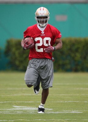 SANTA CLARA, CA - MAY 01:  Glen Coffee #29 of the San Francisco 49ers runs with the ball during the 49ers Minicamp at their training facilities on May 1, 2009 in Santa Clara, California.  (Photo by Jed Jacobsohn/Getty Images)