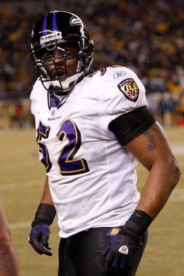 PITTSBURGH - JANUARY 18: Ray Lewis #52 of the Baltimore Ravens looks on against the Pittsburgh Steelers during the AFC Championship game on January 18, 2009 at Heinz Field in Pittsburgh, Pennsylvania. (Photo by Streeter Lecka/Getty Images)