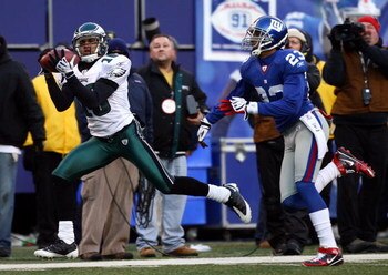EAST RUTHERFORD, NJ - JANUARY 11:  DeSean Jackson #10 of the Philadelphia Eagles catches a pass in the fourth quarter against Corey Webster #23 of the New York Giants during the NFC Divisional Playoff Game on January 11, 2009 at Giants Stadium in East Rut