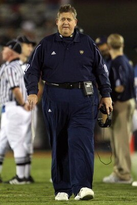 LOS ANGELES, CA - NOVEMBER 29:  Notre Dame Fighting Irish head coach Charlie Weis looks on during the second half against the USC Trojans at the Memorial Coliseum on November 29, 2008 in Los Angeles, California. USC defeated Notre Dame 38-3.  (Photo by Je