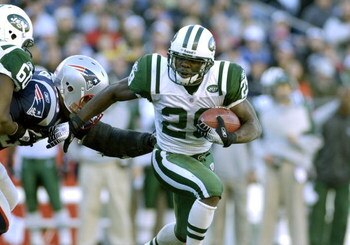 New York Jets runningback Leon Washington runs with the ball against the New England Patriots, Sunday, January 7, 2007, at Gillette Stadium in Foxborough, Massachusetts. The Patriots defeated the Jets 37-16.  (Photo by Al Messerschmidt/Getty Images)
