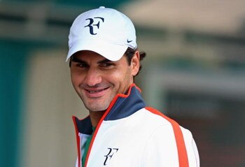 PARIS - MAY 27:  Roger Federer of Switzerland smiles towards fans as he arrives on day four of the French Open at Roland Garros on May 27, 2009 in Paris, France.  (Photo by Ryan Pierse/Getty Images)