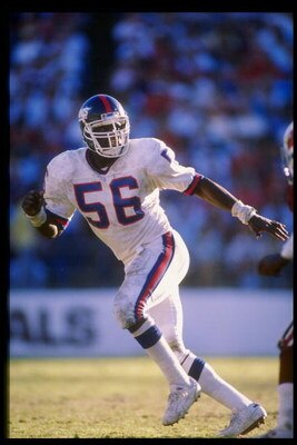 1989:  Linebacker Lawrence Taylor of the New York Giants in action during a game against the Phoenix Cardinals at Sun Devil Stadium in Tempe, Arizona. Mandatory Credit: Mike Powell  /Allsport