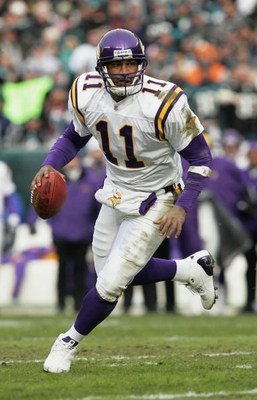PHILADELPHIA - JANUARY 16: Quarterback Daunte Culpepper #11 of the Minnesota Vikings rolls out to score a touchdown against the Philadelphia Eagles in an NFC divisional playoff game at Lincoln Financial Field on January 16, 2005 in Philadelphia, Pennsylv