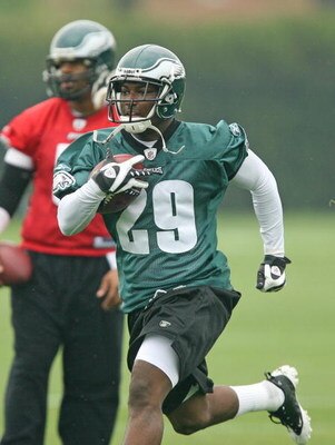 PHILADELPHIA - MAY 1: Running back LeSean McCoy #29 of the Philadelphia Eagles runs the ball during minicamp practice at the NovaCare Complex on May 1, 2009 in Philadelphia, Pennsylvania. (Photo by Hunter Martin/Getty Images)