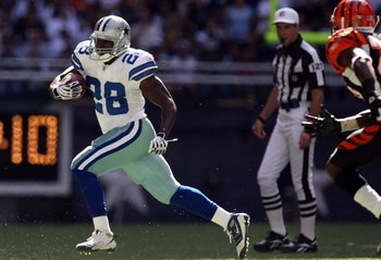 IRVING, TX - OCTOBER 05:  Running back Felix Jones #28 of the Dallas Cowboys runs for a touchdown against the Cincinnati Bengals at Texas Stadium on October 5, 2008 in Irving, Texas.  (Photo by Ronald Martinez/Getty Images)