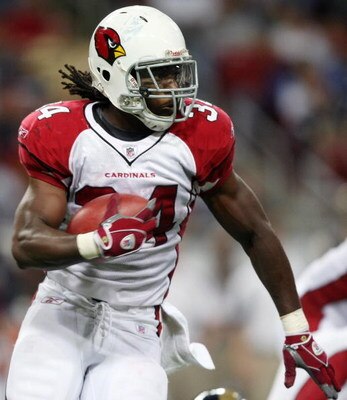 ST. LOUIS - NOVEMBER 02:  Tim Hightower #34 of the Arizona Cardinals carries the ball against the St. Louis Rams on November 2, 2008 at the Edwards Jones Dome in St. Louis, Missouri. The Arizona Cardinals defeated the St. Louis Rams 34-13.  (Photo by Elsa