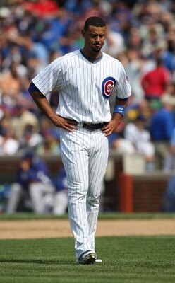 CHICAGO - MAY 29: Derrek Lee #25 of the Chicago Cubs waits for his hat and glove after grounding out against the Los Angeles Dodgers on May 29, 2009 at Wrigley Field in Chicago, Illinois. The Cubs defeated the Dodgers 2-1. (Photo by Jonathan Daniel/Getty 