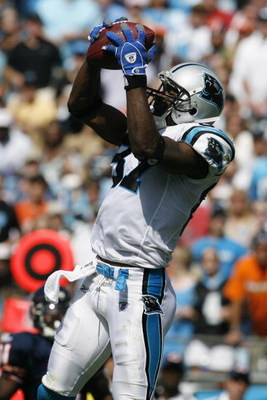 CHARLOTTE, NC - SEPTEMBER 14: Muhsin Muhammad #87 of the Carolina Panthers makes a catch against the Chicago Bears during the game at Bank of America Stadium on September 14, 2008 in Charlotte, North Carolina. (Photo by Kevin C. Cox/Getty Images)