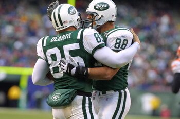 16 Dec 2001 : Anthony Becht #88 and James Dearth #85 of the New York Jets during the game against the Cincinnati Bengals at Giants Stadium in East Rutherford, New Jersey. The Jets won 15-14. DIGITAL IMAGE . Mandatory Credit: Al Bello/Getty Images