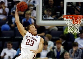 MEMPHIS, TN - MARCH 27:  Blake Griffin #23 of the Oklahoma Sooners dunks the ball as he hits his head on the side on the backboard in the second half against the Syracuse Orange during the NCAA Men's Basketball Tournament South Regionals at the FedExForum