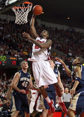 LOUISVILLE, KY - JANUARY 12:  Earl Clark #5 of the Louisville Cardinals shoots the ball during the Big East Conference game against the Notre Dame Fighting Irish on January 12, 2009 at Freedom Hall in Louisville, Kentucky. Louisville won 87-73 in overtime