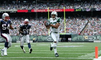 EAST RUTHERFORD, NJ - SEPTEMBER 09: Laveranues Coles #87 of the New York Jets carries the ball against the New England Patriots during the NFL game on September 9, 2007 at Giants Stadium in East Rutherford, New Jersey. The Patriots defeated the Jets 38-14