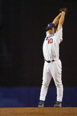 LOS ANGELES - APRIL 27:  Pitcher Hideo Nomo #10 of the Los Angeles Dodgers on the mound during the game against the New York Mets at Dodger Stadium on April 27, 2004 in Los Angeles, California. The Mets defeated the Dodgers 6-4. (Photo by Harry How/Getty 