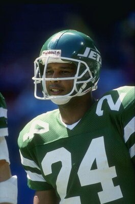 1989:  Running back Freeman McNeil of the New York Jets in action during a game against the Cleveland Browns at Cleveland Stadium in Cleveland, Ohio.  The Browns won the game 38-24. Mandatory Credit: Rick Stewart  /Allsport
