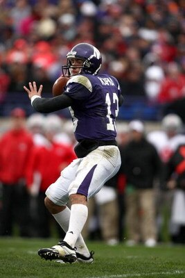 EVANSTON, IL - NOVEMBER 08:  Quarterback Mike Kafka #13 of the Northwestern Wildcats passes against of the Ohio State Buckeyes at Ryan Stadium on November 8, 2008 in Evanston, Illinois  (Photo by Jonathan Ferrey/Getty Images)