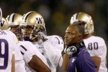 EUGENE, OR - AUGUST 30:  Head coach Tyrone Willingham of the Washington Huskies watches the action with his players during the game against the Oregon Ducks at Autzen Stadium on August 30, 2008 in Eugene, Oregon. (Photo by Jonathan Ferrey/Getty Images)